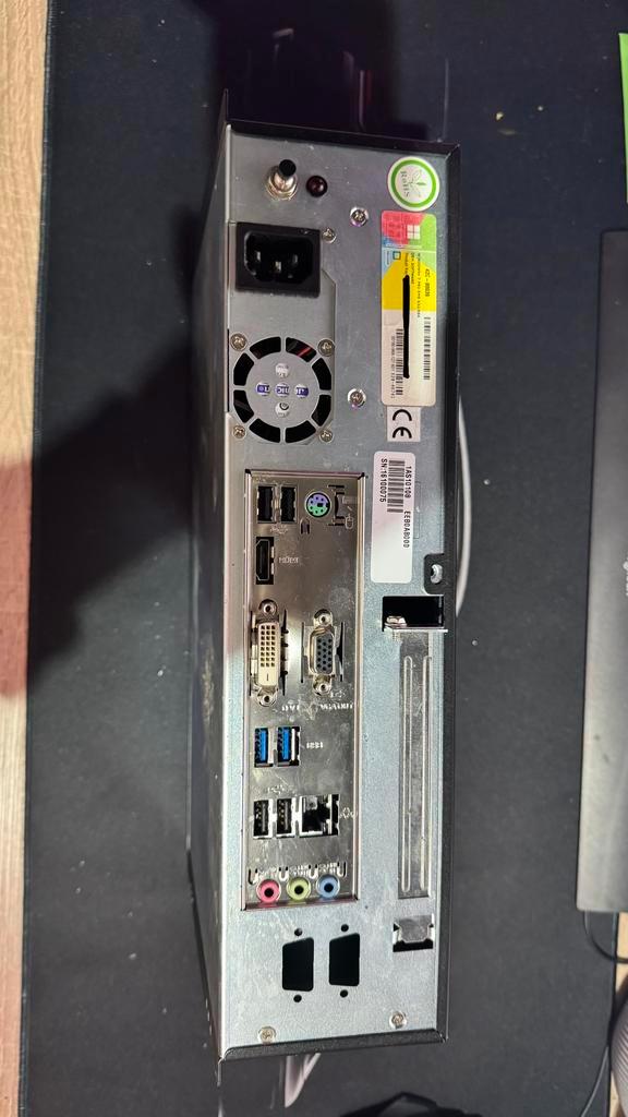 Asus 19 inch rack Server PC - Windows 10 Pro, Computers en Software, Servers, Gebruikt, 3 tot 4 Ghz, Minder dan 4 GB, Ophalen of Verzenden