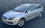 Ford Focus Wagon 1.6-16V Futura Airco voorruitverwarming NAP, 1596 cc, Gebruikt, Zwart, 4 cilinders