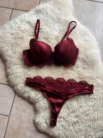 Prachtige set wijn rood hinkemuller bh 70D en string maat S, Hunkemöller, Ophalen of Verzenden, Rood, Setje