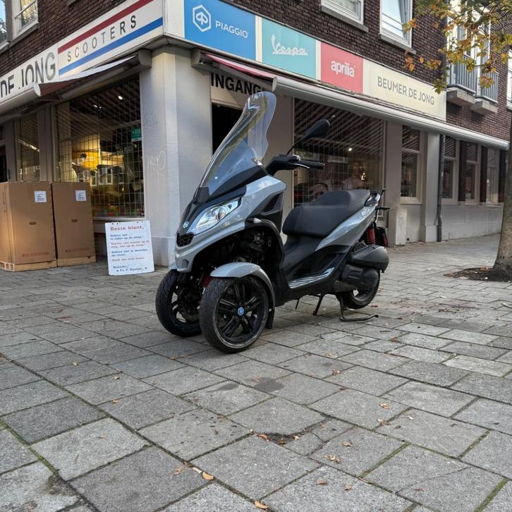 Piaggio MP3 300 Nardo Grey – 9/2/2022 – 22584 km, Motoren, Motoren | Piaggio, Bedrijf, Scooter, 12 t/m 35 kW, 1 cilinder, Minimaal motorrijbewijs A2