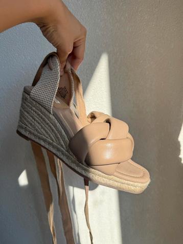 H&M beige leren espadrille sleehak sandalen beschikbaar voor biedingen