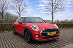 Mini 3-deurs (f56) 1.5 136pk Aut 2018 Chili Red met wit dak, Auto's, Mini, Zwart, 4 stoelen, 49 €/maand, Origineel Nederlands