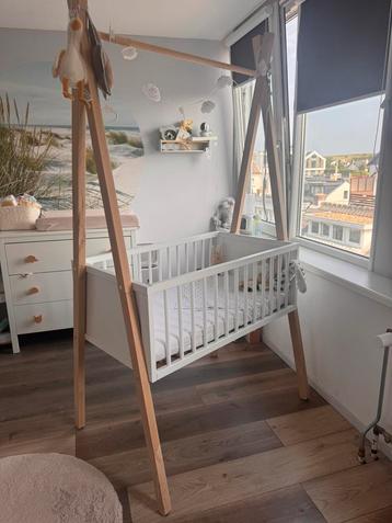 Tipi wieg+ matras beschikbaar voor biedingen
