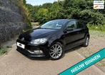Volkswagen POLO 1.2 TSI Bluemotion FRESH ZOMERDAEL Cruise Ai, Auto's, Volkswagen, Gebruikt, Euro 6, 4 cilinders, Zwart
