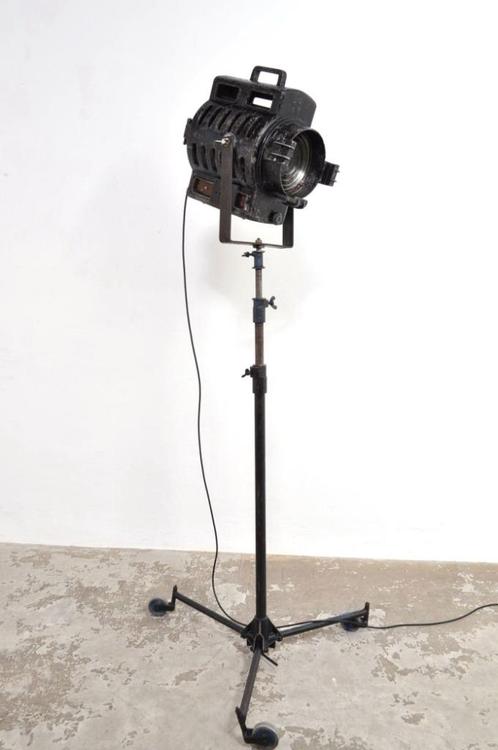 Vintage industriële vloerlamp spot theaterspot op statief, Huis en Inrichting, Lampen | Vloerlampen, Gebruikt, Ophalen of Verzenden