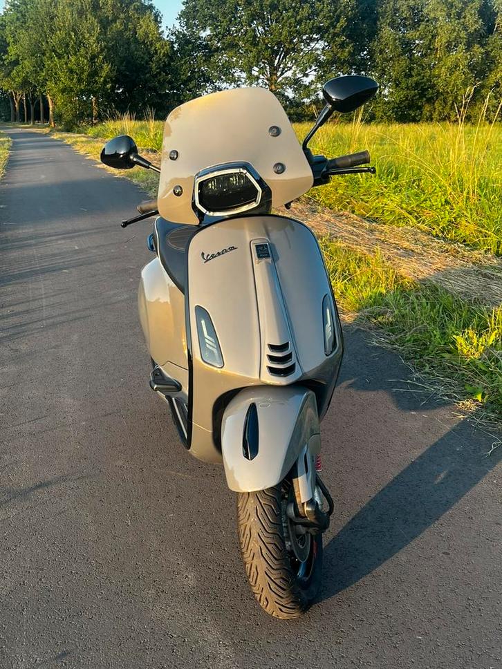 Custom vespa sprint, Fietsen en Brommers, Scooters | Vespa, Zo goed als nieuw, Overige modellen, Maximaal 45 km/u, Benzine, Ophalen of Verzenden