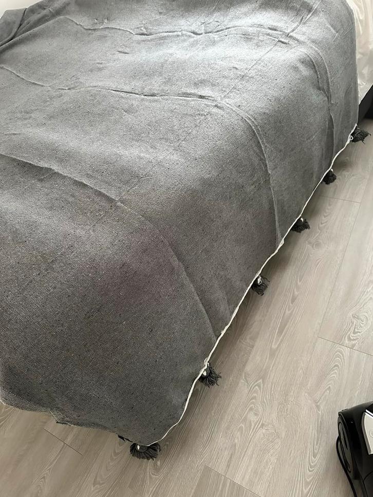 Wol Sprei & Kussen - Grijs - Zo Goed Als Nieuw, Huis en Inrichting, Stoffering | Tapijten en Kleden, Zo goed als nieuw, 150 tot 200 cm