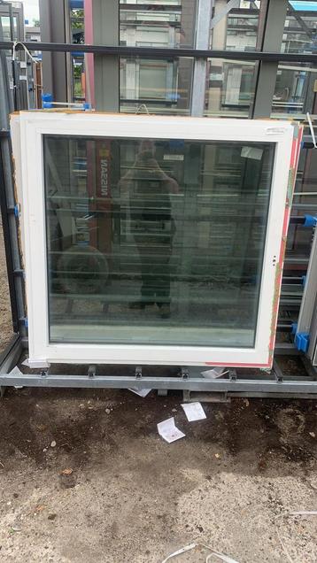 (148) Nieuw aluminium raamkozijn draai kiep incl glas beschikbaar voor biedingen