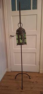 Antieke lantaarn op smeedijzeren standaard, Ophalen