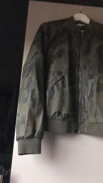 Jas jack maat 40/42  legerprint beschikbaar voor biedingen