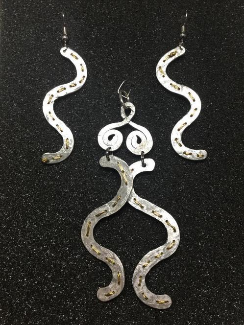 Etnische Set oorbellen en kettinghanger, Sieraden, Tassen en Uiterlijk, Oorbellen, Zo goed als nieuw, Hangers, Overige materialen