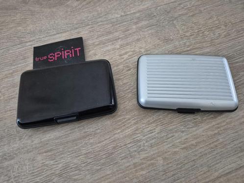 Te koop 2 stuks hardcase pasjes portemonnees (7 pasjes)., Sieraden, Tassen en Uiterlijk, Portemonnees, Nieuw, Overige merken, Overige kleuren