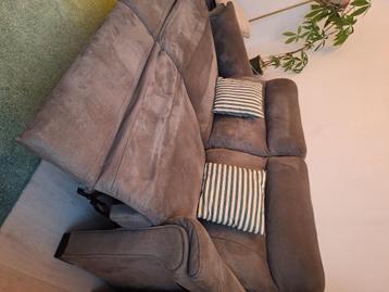 Tweezit suède bank beschikbaar voor biedingen