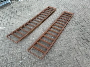 Stalen oprijplaten/rijplaten/oprij platen zware set 240CM beschikbaar voor biedingen