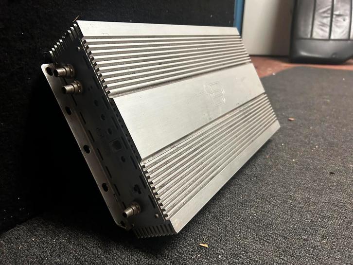 Dd audio monoblock versterker 2500w rms, Auto diversen, Autospeakers, Zo goed als nieuw, Ophalen of Verzenden