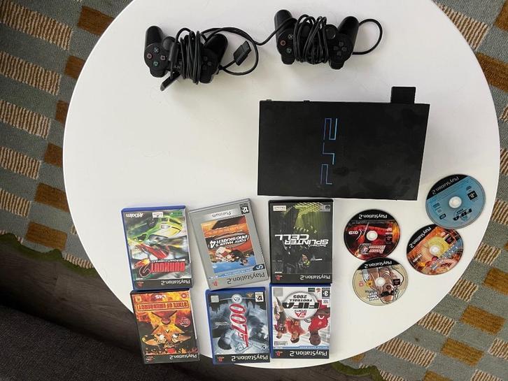PlayStation 2 , 2 controllers en 10 spellen, Spelcomputers en Games, Spelcomputers | Sony PlayStation 2, Gebruikt, Zwart, Met 2 controllers