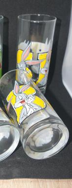 Twee glazen Bugs bunny,  en  Glas van PENOTTI Looney Tunes., Verzamelen, Ophalen of Verzenden, Overige figuren, Zo goed als nieuw