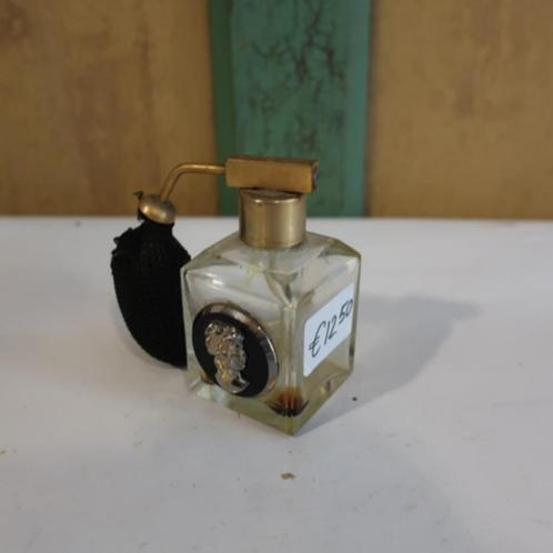 Parfum fles verstuiver oud origineel 4 x 4 x 7,5 cm, Antiek en Kunst, Antiek | Glas en Kristal, Ophalen of Verzenden