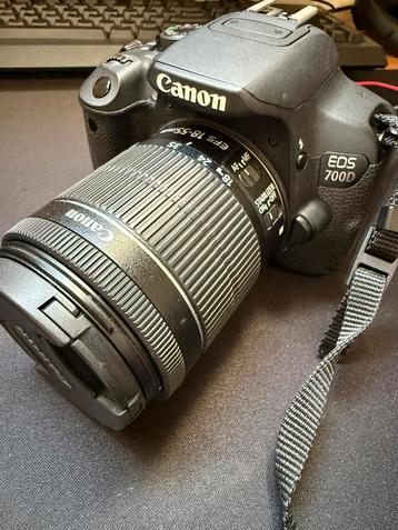 Canon EOS 700D + 18-55 lens + Lowepro tas beschikbaar voor biedingen