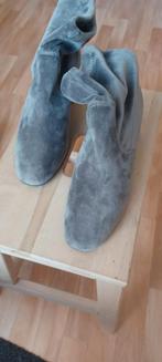Dames schoenen Korte suede laarsjes, Fashion line, Lage of Enkellaarzen, Ophalen of Verzenden, Zo goed als nieuw
