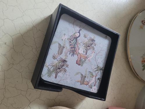 Nieuwe onderzetters in houder House of Baroque, Huis en Inrichting, Woonaccessoires | Onderzetters, Nieuw, Glas of Kopje, Ophalen of Verzenden