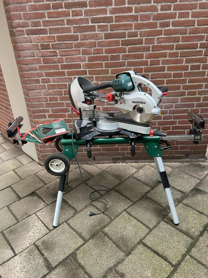 Metabo afkortzaag plus onderstel en 6 extra zaagbladen, Doe-het-zelf en Verbouw, Gereedschap | Zaagmachines, Gebruikt, Afkortzaag