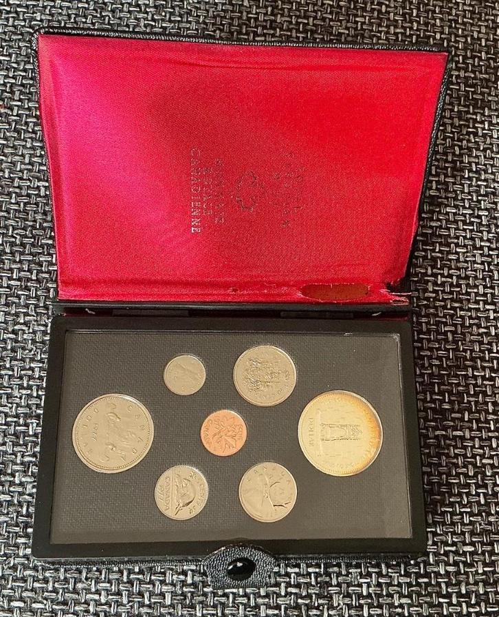 Jaarset Canadese dollarmunten + zilveren gedenkdollar - 1977, Verzamelen, Complete verzamelingen en Collecties, Ophalen of Verzenden