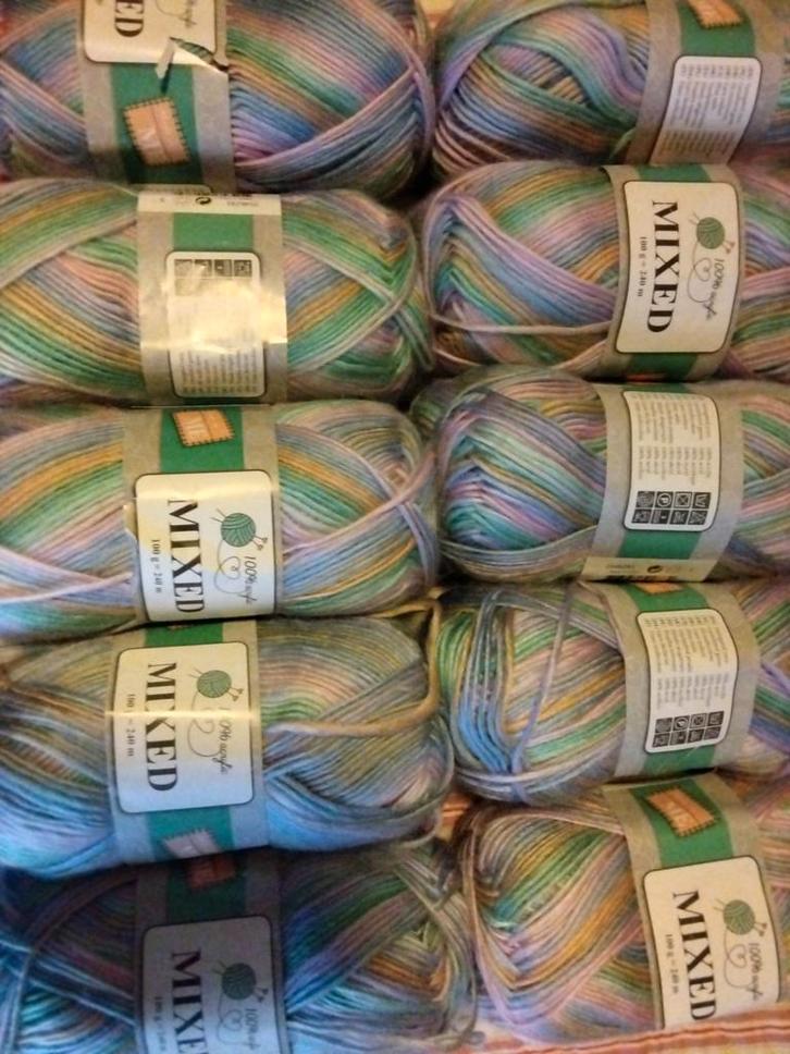 Kleurverloopgaren acryl mixed action 10 bollen, Hobby en Vrije tijd, Breien en Haken, Nieuw, Breien of Haken, Wol of Garen, Ophalen of Verzenden