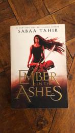 Sabaa Tahir - An Ember in the Ashes, Ophalen of Verzenden, Zo goed als nieuw, Sabaa Tahir
