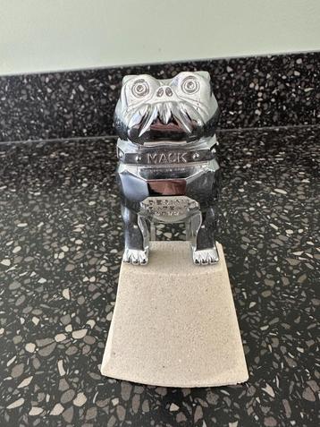 MACK ornament ( truck ) ornament. Chroom-kleurig.  beschikbaar voor biedingen