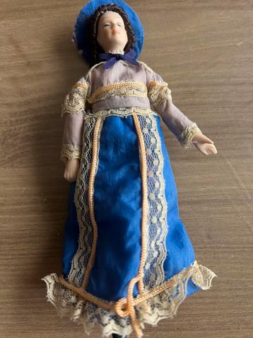 Pph kinder meid  2 (2 van 4) porselein beschikbaar voor biedingen