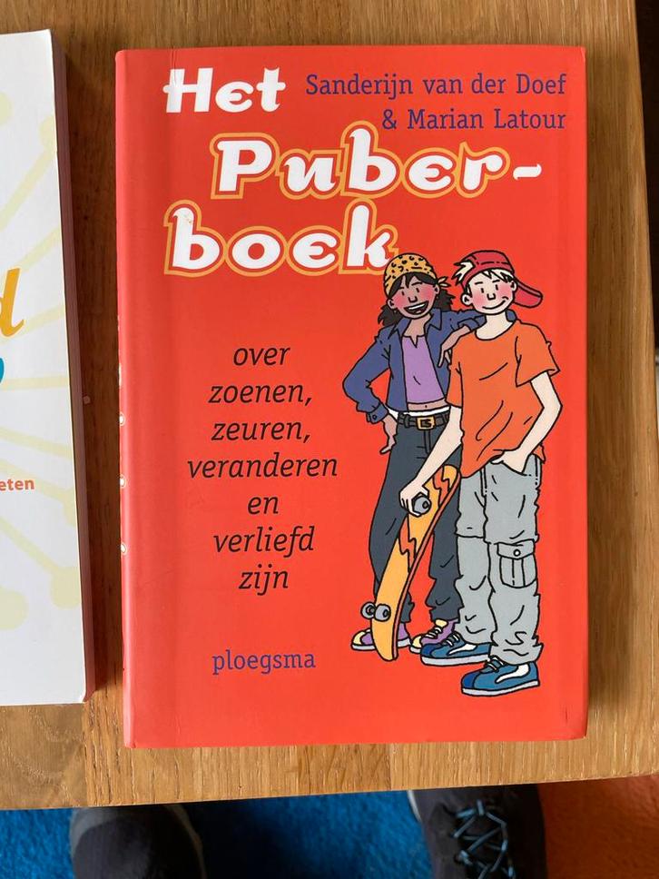 Het Puberboek - Sanderijn van der Doef & Marian Latour, Boeken, Kinderboeken | Jeugd | onder 10 jaar, Zo goed als nieuw, Non-fictie