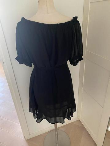 Zwarte NA-KD off-shoulder jurk, maat 42/44 (L) beschikbaar voor biedingen