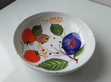 Majolica vrucht kom . Handgeverfed .19.5cm dia x 5cm hoogte  beschikbaar voor biedingen