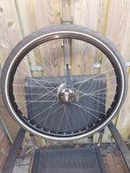 Voorwiel 26 inch met naafdynamo, rollerbrake rem en band., Fietsen en Brommers, Fietsonderdelen, Band, Algemeen, Zo goed als nieuw