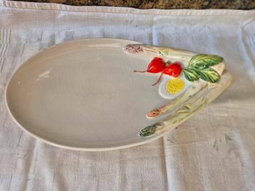 Asperge serveer bord beschikbaar voor biedingen