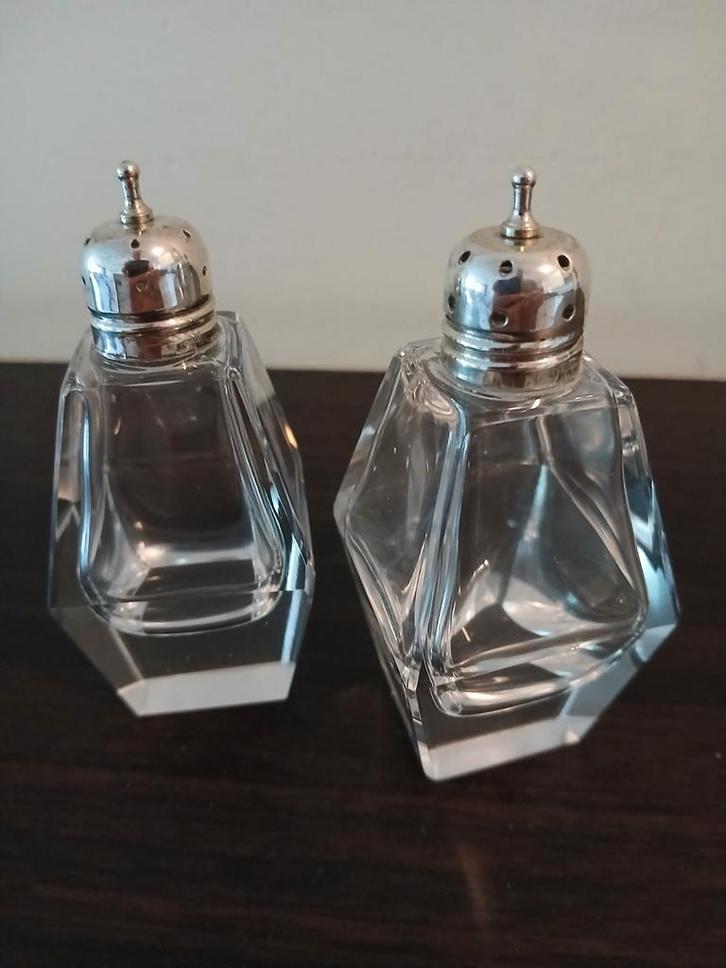 2 Kleine Strooiers met Zilveren Dopjes, Antiek en Kunst, Antiek | Glas en Kristal, Ophalen of Verzenden