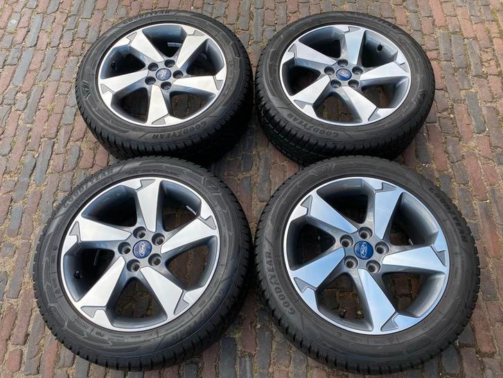 ALS NIEUWE 17” Ford Focus Active vegen + winterbanden (8 mm), Auto-onderdelen, Banden en Velgen, Banden en Velgen, Winterbanden