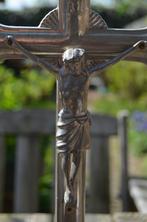 Grote zilverkleurige Duitse crucifix, Antiek en Kunst, Antiek | Religie, Ophalen of Verzenden
