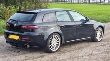 Alfa Romeo 159 in onderdelen, plaatwerk Nero Carbon beschikbaar voor biedingen