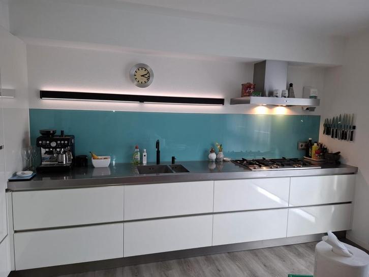 Complete Siematic keuken in Ĺ-Vorm hoogglans wit greeploos!!, Huis en Inrichting, Keuken | Complete keukens, Zo goed als nieuw