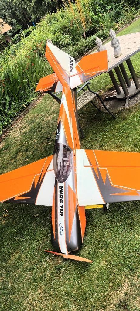 mooie pilot, Hobby en Vrije tijd, Modelbouw | Radiografisch | Vliegtuigen, Zo goed als nieuw, Benzine, Ophalen