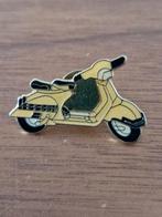 340 Vespa Wesp Scooter Speldje / Pin, Verzamelen, Speldjes, Pins en Buttons, Ophalen of Verzenden, Zo goed als nieuw, Transport