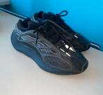 Yeezy 700 V3 Glow - Maat 42, Kleding | Heren, Schoenen, Ophalen of Verzenden, Gedragen, Yeezy