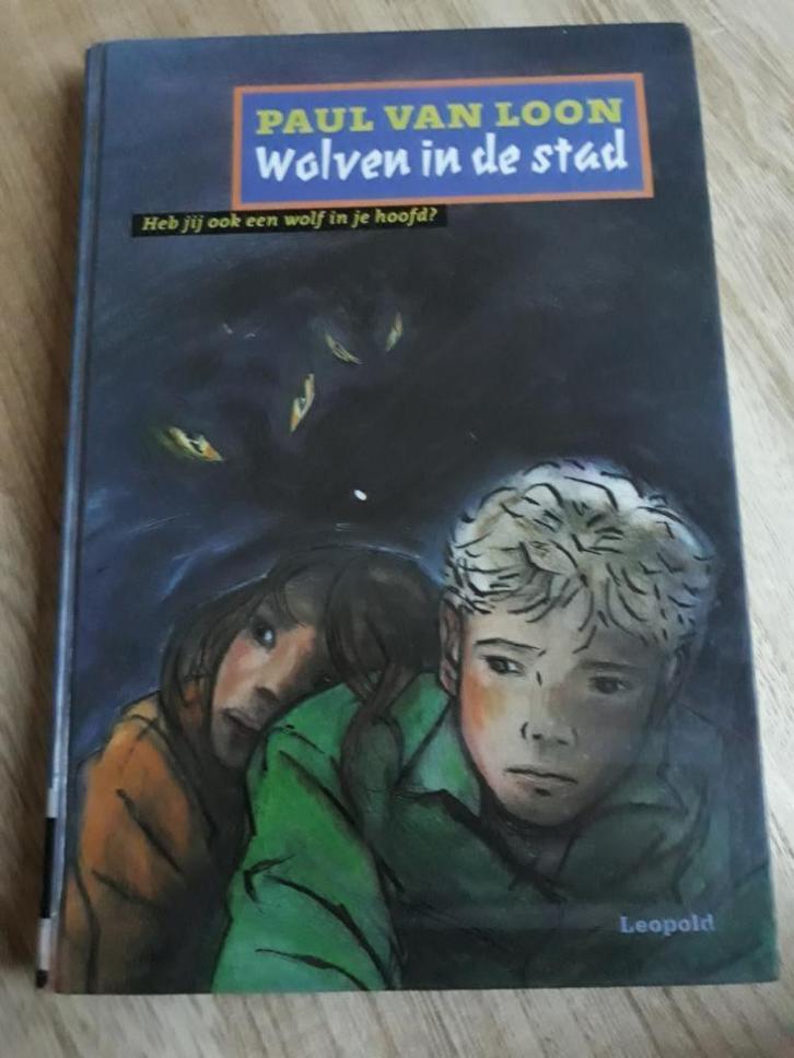 Paul van Loon - Wolven in de stad - wolvenkop / drop / stad, Boeken, Kinderboeken | Jeugd | 10 tot 12 jaar, Gelezen, Fictie, Ophalen of Verzenden