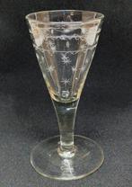 Antiek trompetvormig gegraveerd wijnglas, 18e eeuw., Antiek en Kunst, Ophalen of Verzenden