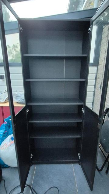 IKEA Billy Zwart met Deuren beschikbaar voor biedingen