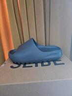 Adidas yeezy slide GRANIT maat 40,5, Kleding | Heren, Schoenen, Ophalen of Verzenden, Nieuw, Overige kleuren