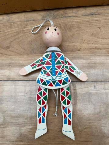 Oude houten trekpop beschikbaar voor biedingen