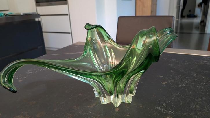 Grote Groene gebogen Glazen Schaal, Antiek en Kunst, Antiek | Glas en Kristal, Ophalen